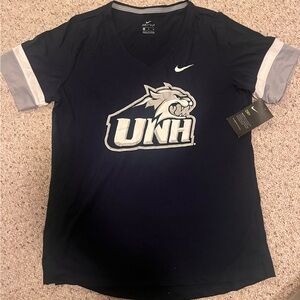 University of New Hampshire Nike Women’s Shirt NWT